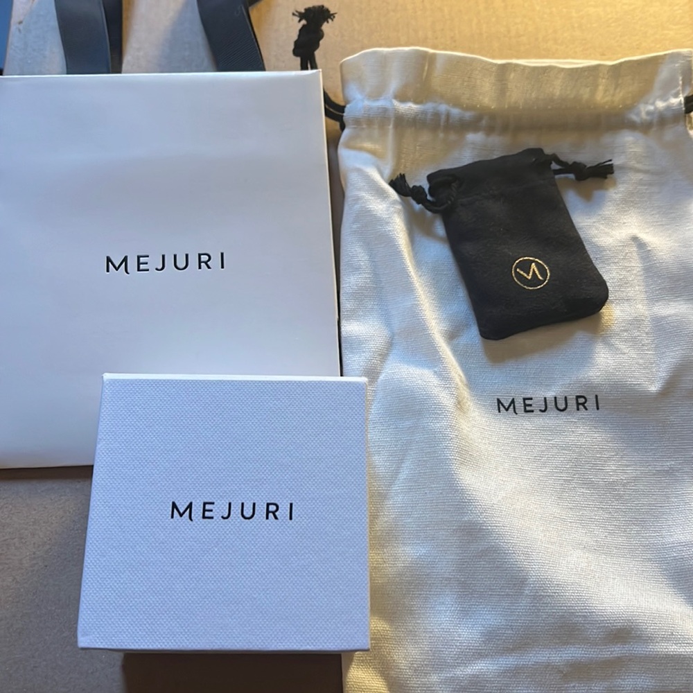 Mejuri Packaging (White Box/Microfiber Dust Bag & Cotton Bag/White Shopping Bag)